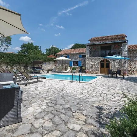 2 Bedroom Awesome In *