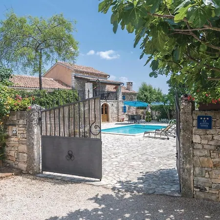 2 Bedroom Awesome In Holiday home