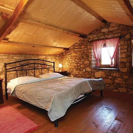 2 Bedroom Awesome In Holiday home Puntera